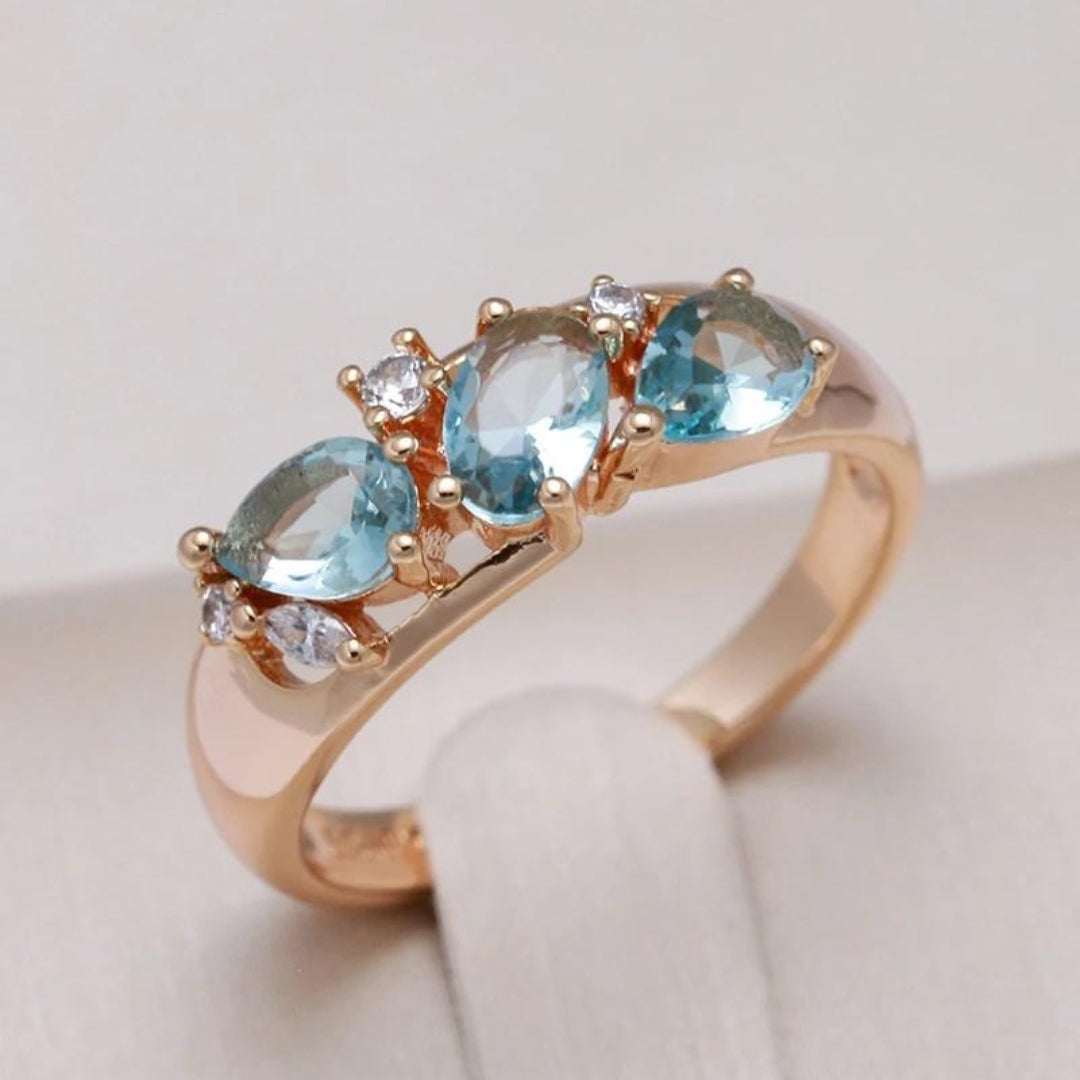 Anillo de circón azul en oro