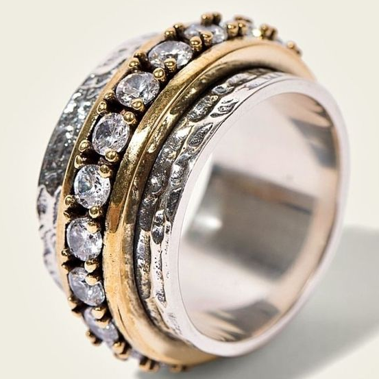 Anillo de Oro y Plata Vintage con Incrustaciones de Circonia