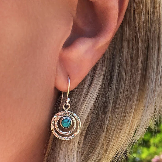 Pendientes Boho Saturno con piedra turquesa en plata y oro