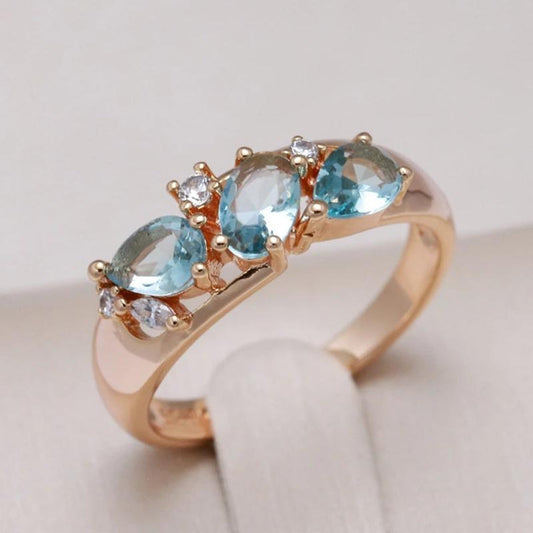 Anillo de circón azul en oro
