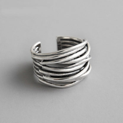 Anillo ajustable plateado en capas