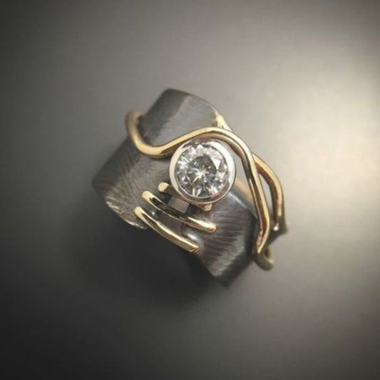 Anillo de zirconia oscura vintage plateada