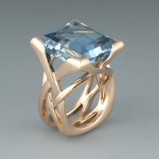 Anillo Vintage de Oro Rosa con Zirconia Azul