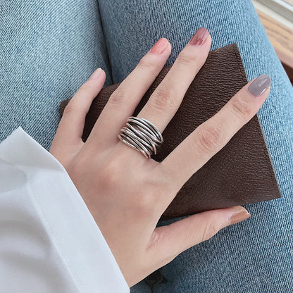 Anillo ajustable plateado en capas