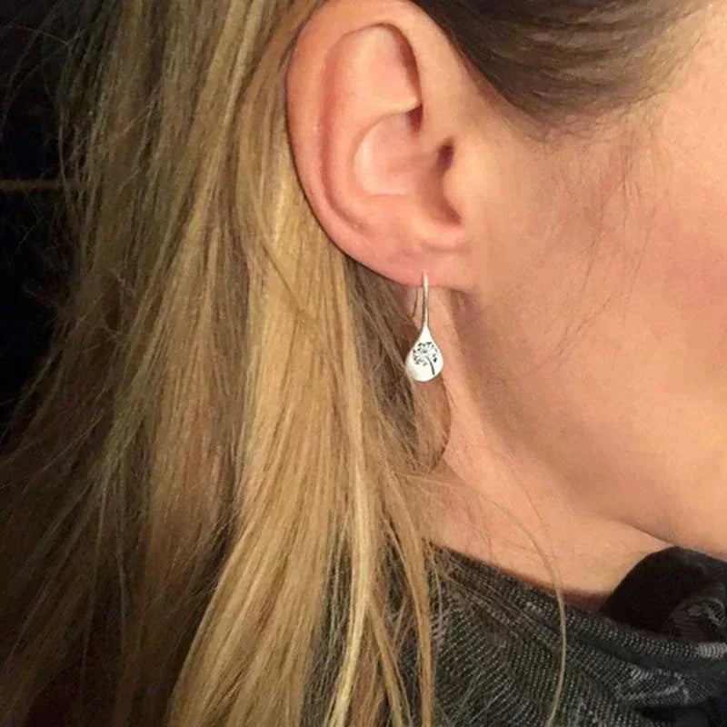 Pendientes de hoja de diente de león de plata finamente elaborados