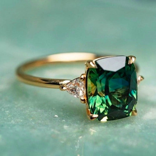 Anillo de zirconia verde en oro