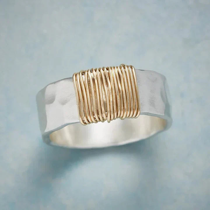 Anillo de Hilos Dorados Vintage