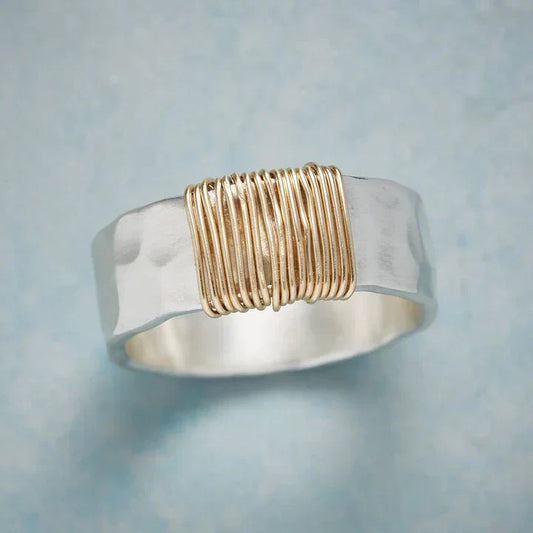 Anillo de Hilos Dorados Vintage