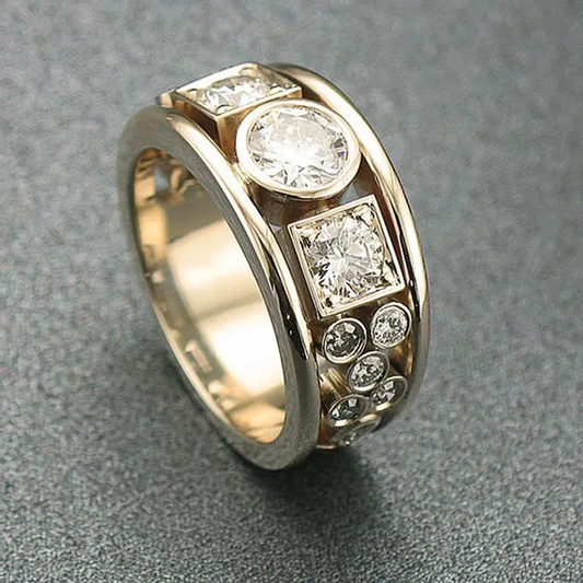 Anillo Vintage de Zirconia Dorada