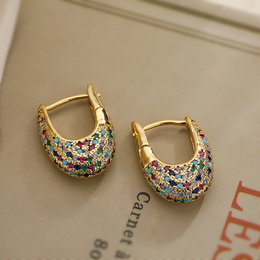 Pendientes de gema incrustada coloridos y elegantes